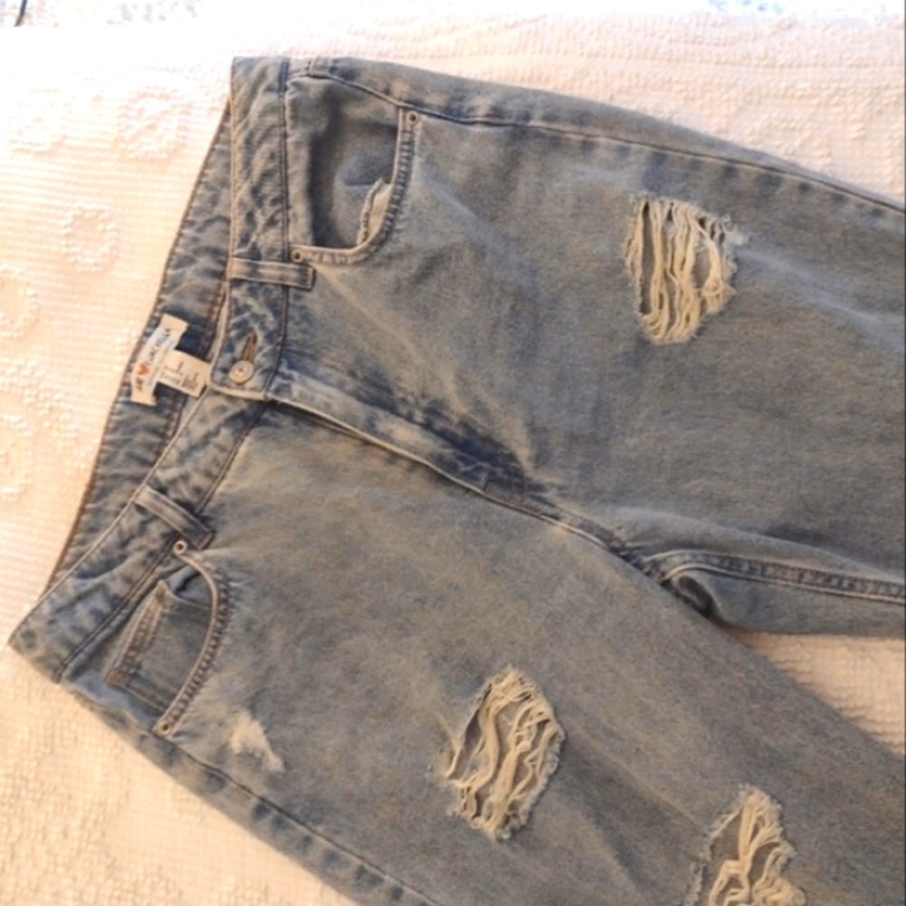 H&M x Coachella | Destroyed High Waisted Jeans